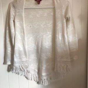 White cardigan/shrug with fringe